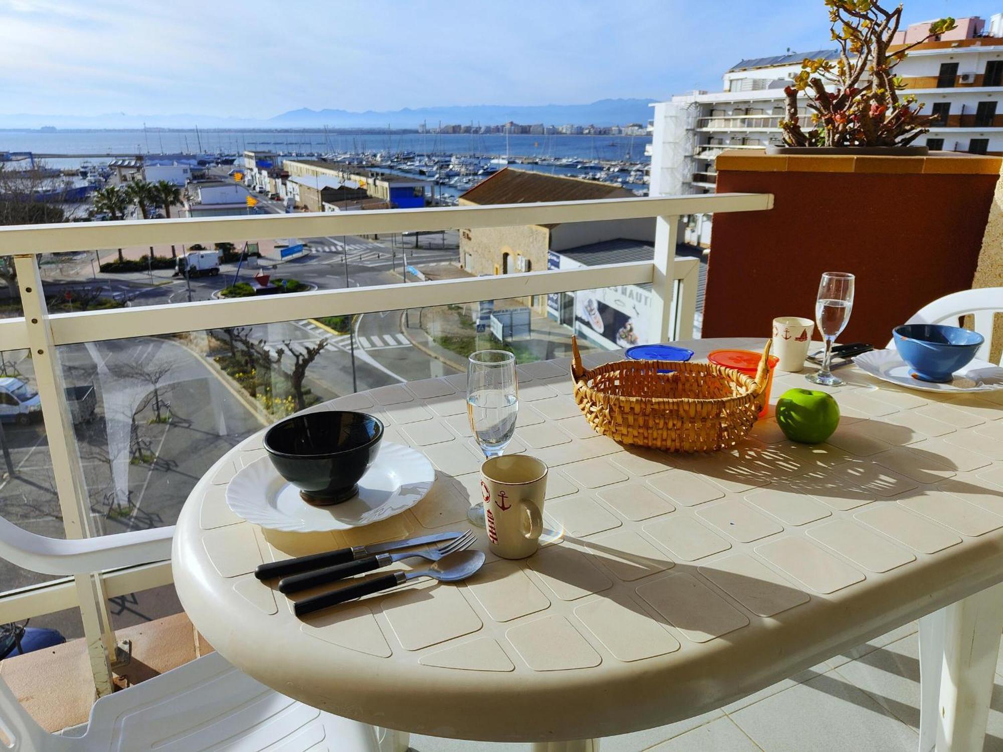 2166 Rocmar 1 4-C, Excelente Situacion Frente Al Puerto Pesquero Y Con Vista A La Bahia. Gran Terraza. Gran Parking Publico Delante. - Es-258-30 Daire Roses Dış mekan fotoğraf