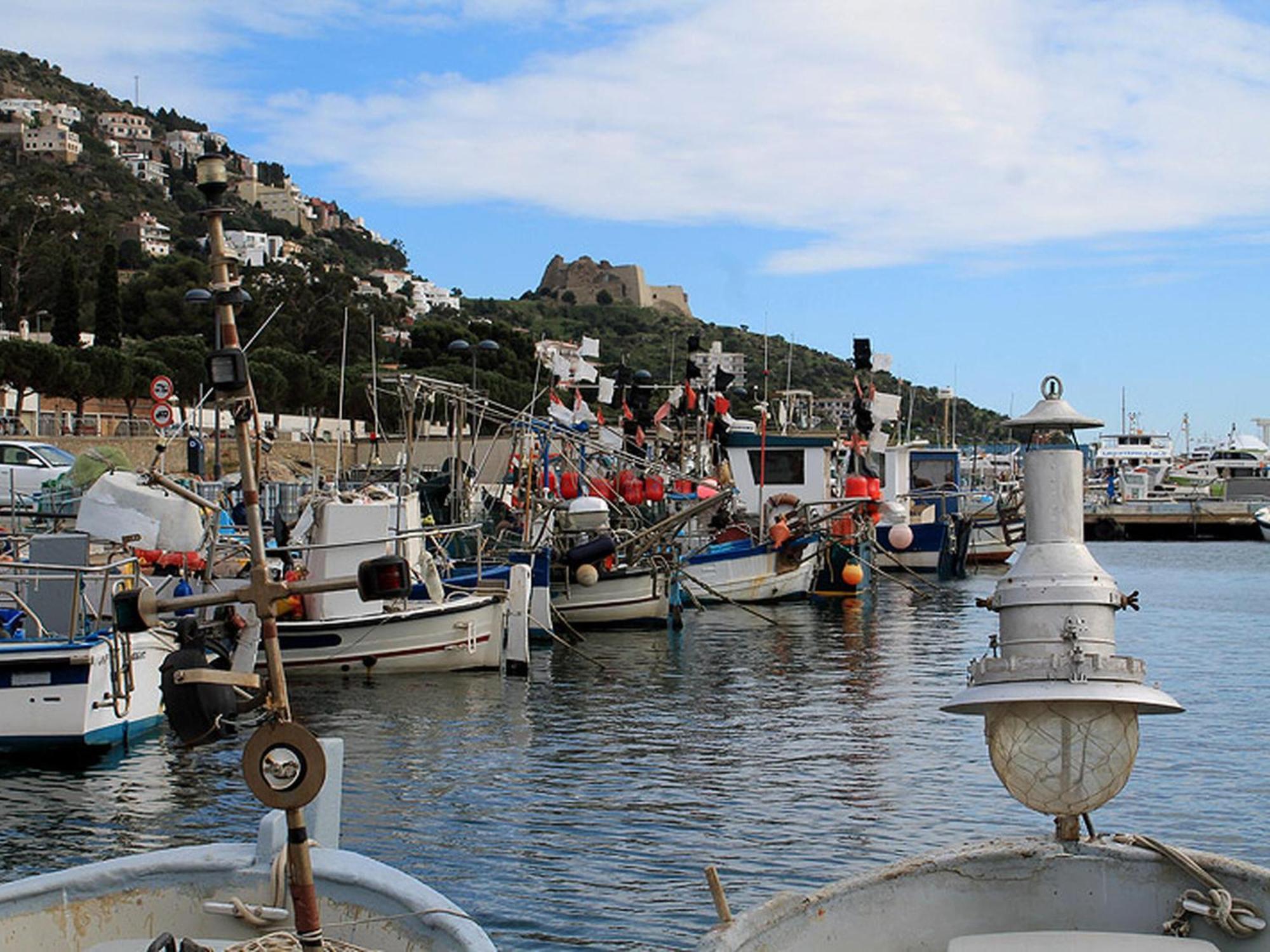 2166 Rocmar 1 4-C, Excelente Situacion Frente Al Puerto Pesquero Y Con Vista A La Bahia. Gran Terraza. Gran Parking Publico Delante. - Es-258-30 Daire Roses Dış mekan fotoğraf